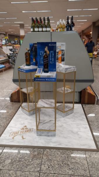 Aplicação de material POP DIAGEO